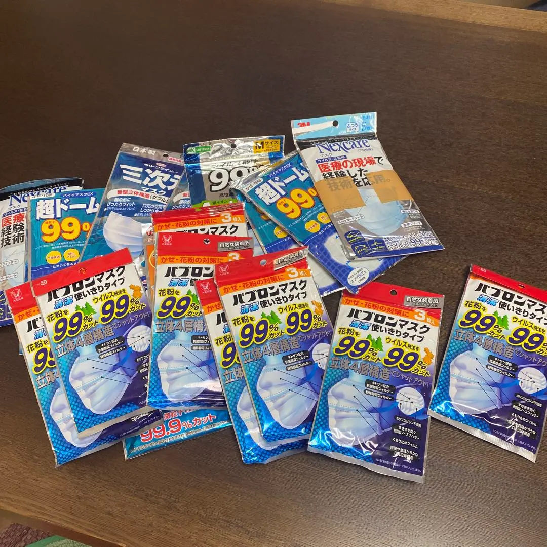 拋棄式口罩 99% 阻隔 的縮圖