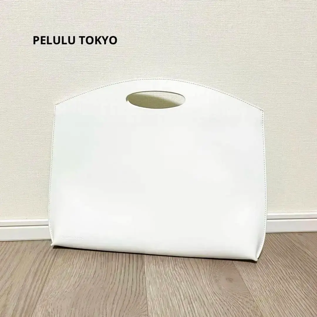 PELULU.TOKYO 本革 ミニマル ホワイトクラッチバッグ PCもA4もすっぽり！上質な本革を使用したジェンダーレスな