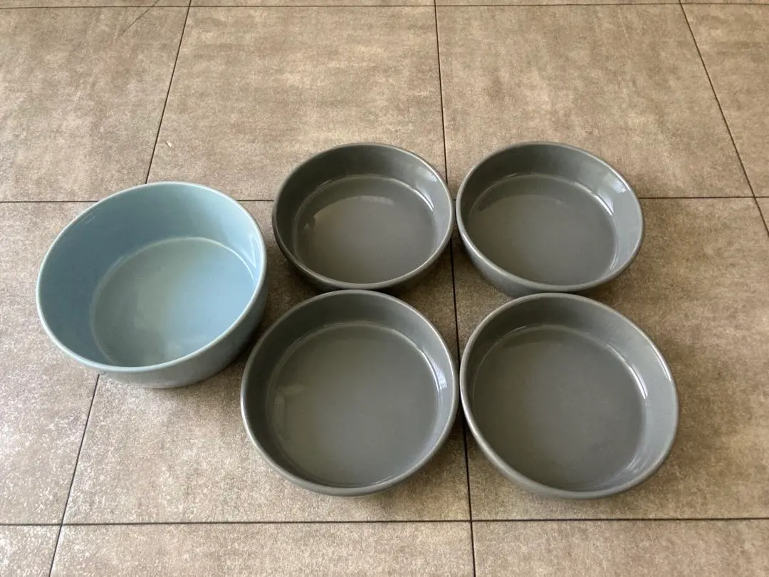 索斯特雷內·格雷內 灰色和淺藍色圓盤 5個盤子一套出售‼️ 的縮圖