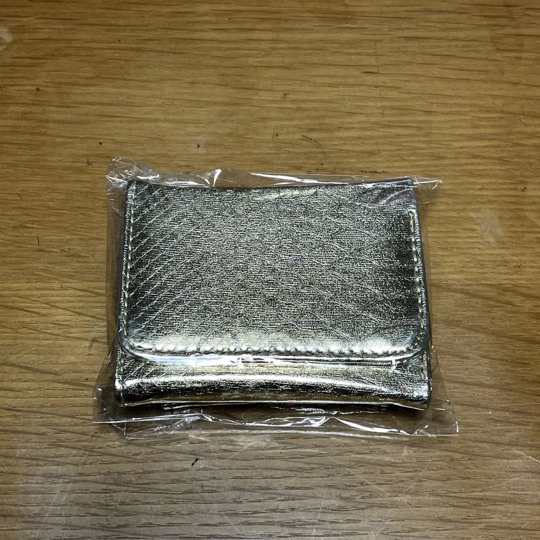 Thumbnail of Good fortune and happiness! Trifold wallet, gold color for improved financial luck, gold snake pattern, python pattern