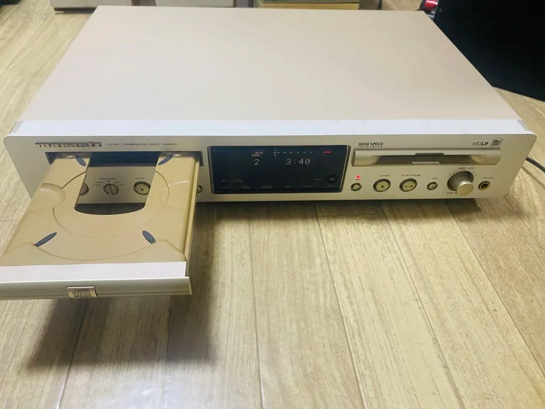 Marantz CM6200 CD/MDコンビネーションデッキ (動作問題あり) Marantz CM6200 CD/MDコンビネーションデッキ 動作問題あり特別