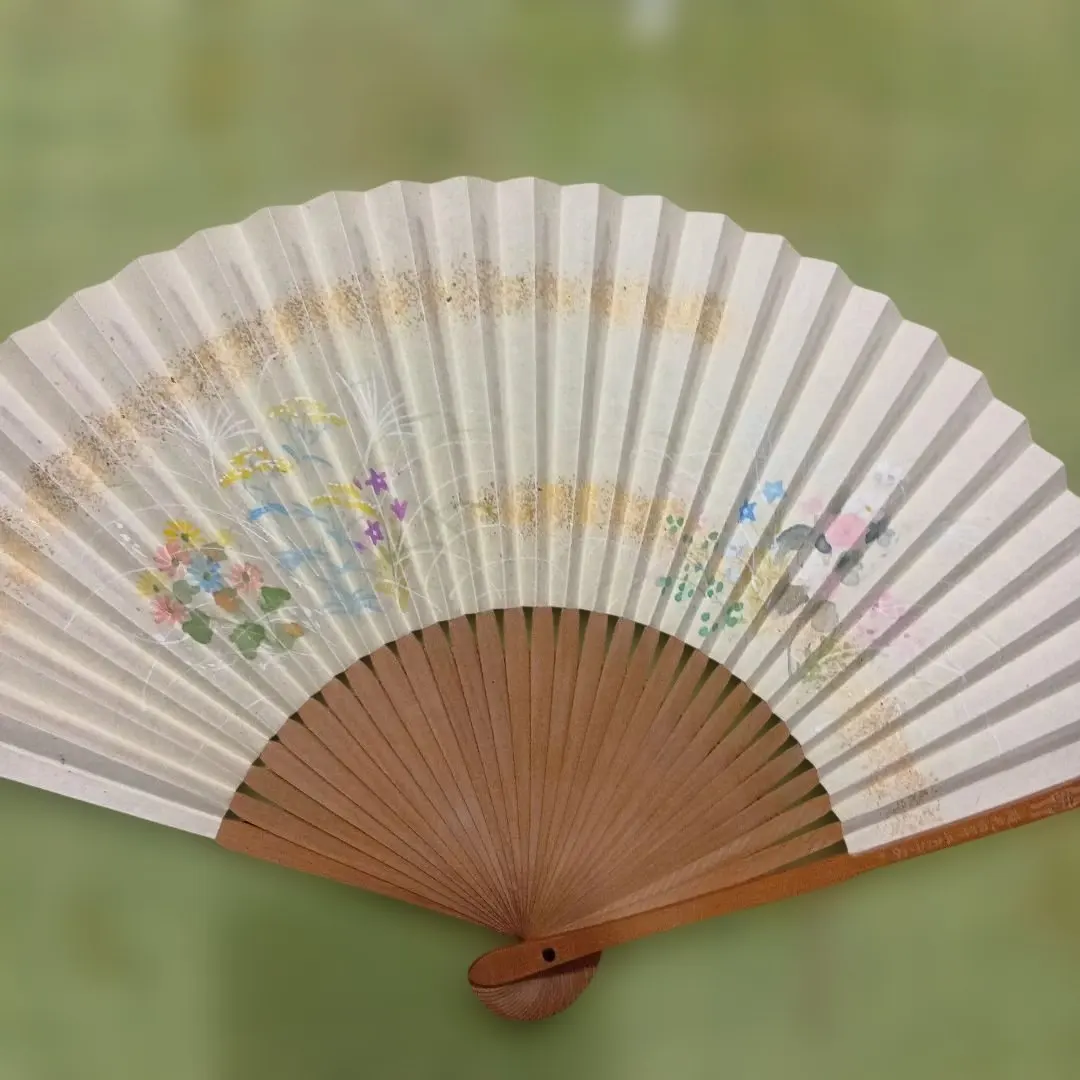 繪有花紋的竹製扇子，附收納袋 的縮圖