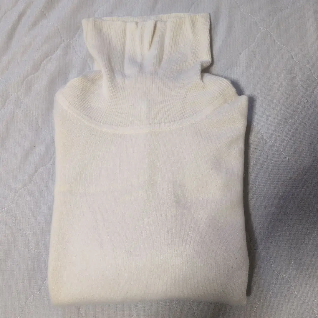 Thumbnail of New 2024 UNIQLO 100% Cashmere White Sweater, Size L