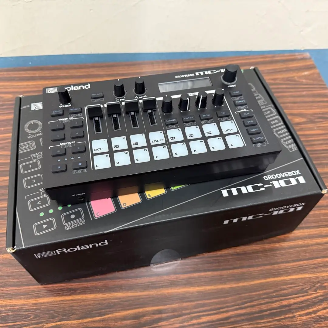 【Roland】 MC-101 グルーブボックス Roland MC-101 【箱ダメージアウトレット新品特価】(ローランド