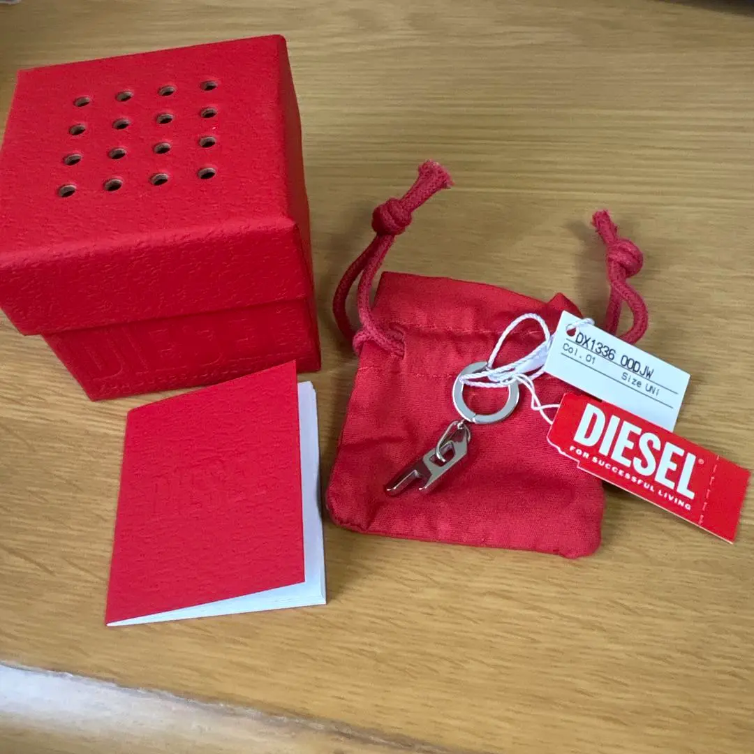 DIESEL レッドボックス付きピアス(片耳用) 袋有 値下げ交渉受け付けます 2025年最新】DIESEL 傷・変色など：なし ピアス(片耳用)の人気