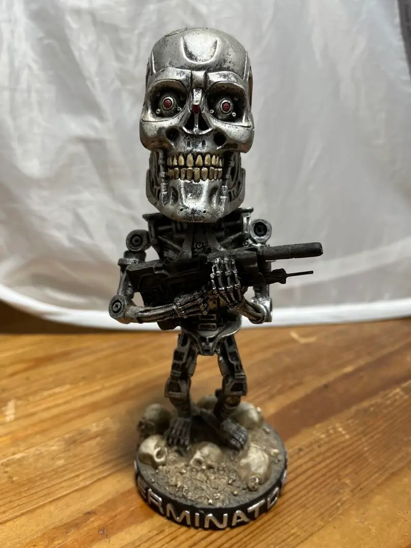 THE TERMINATOR ターミネーター　ヘッド Amazon.com: Nemesis Now Terminator 2 Head Statue with Hidden