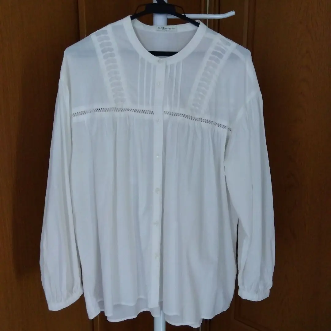 Thumbnail of earth music&ecology white shirt, size F