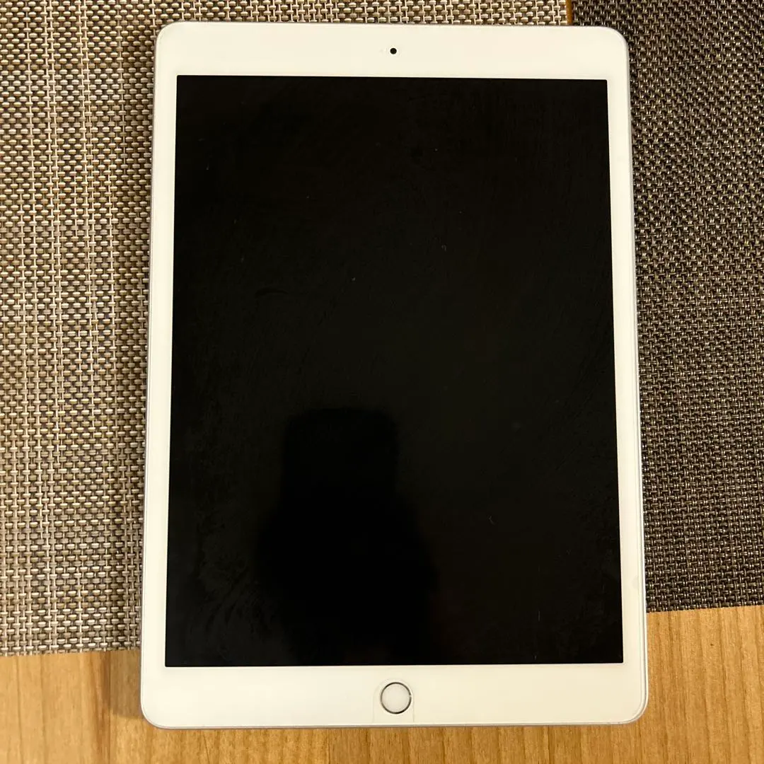 Thumbnail of Excellent Condition: Apple iPad (7th generation) 32GB Wi-Fi Model