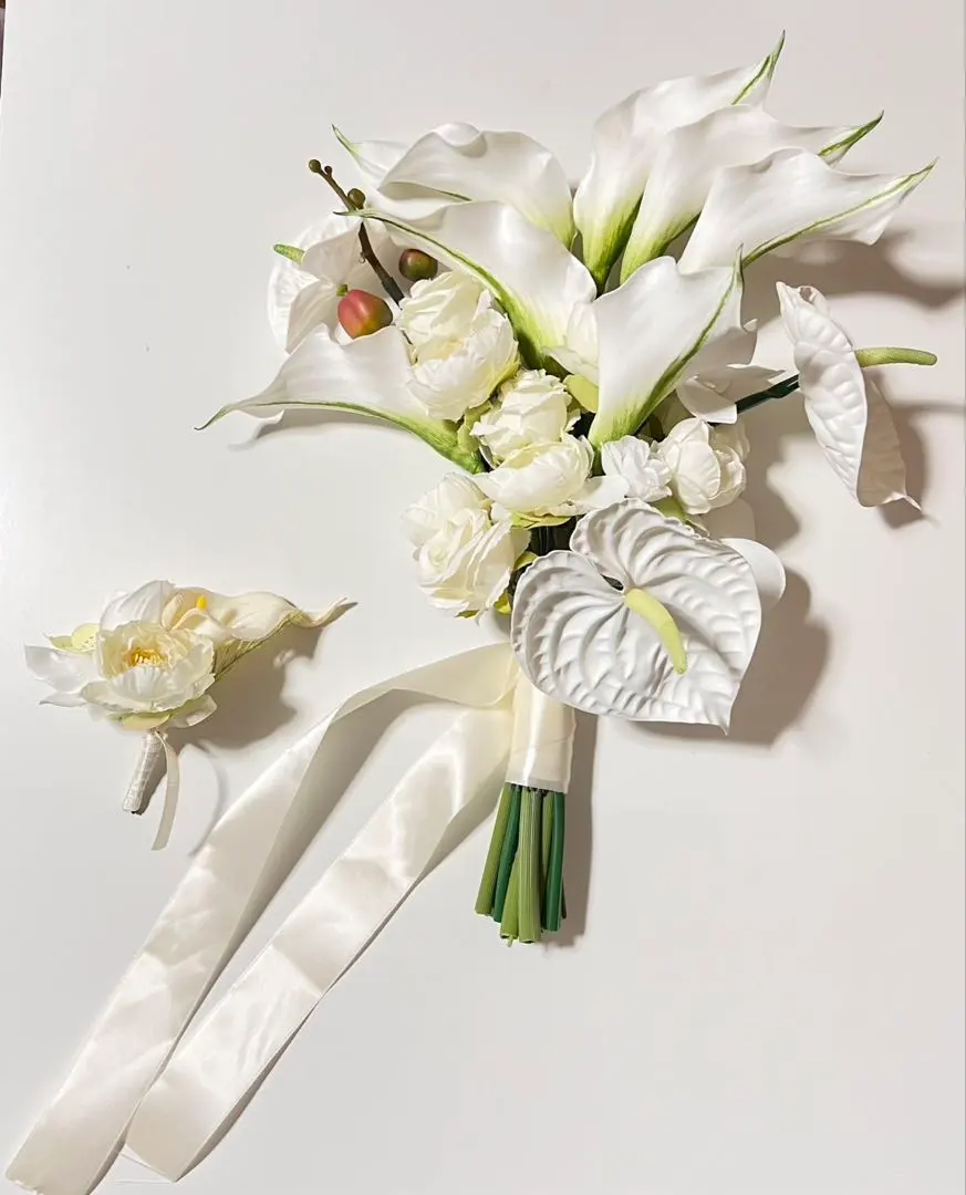 Thumbnail of Two-piece set: Artificial flower bouquet, faux flower bouquet, wedding bouquet