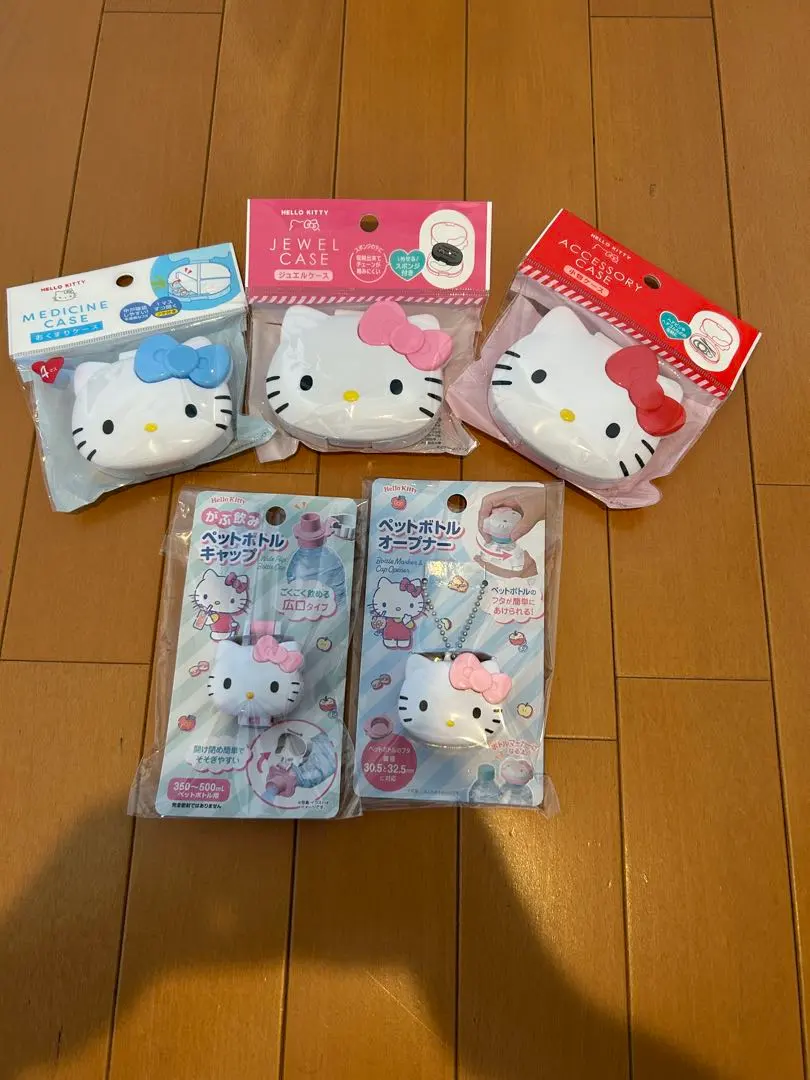 Thumbnail of Hello Kitty Water Bottle Holder and Jewel Case Set