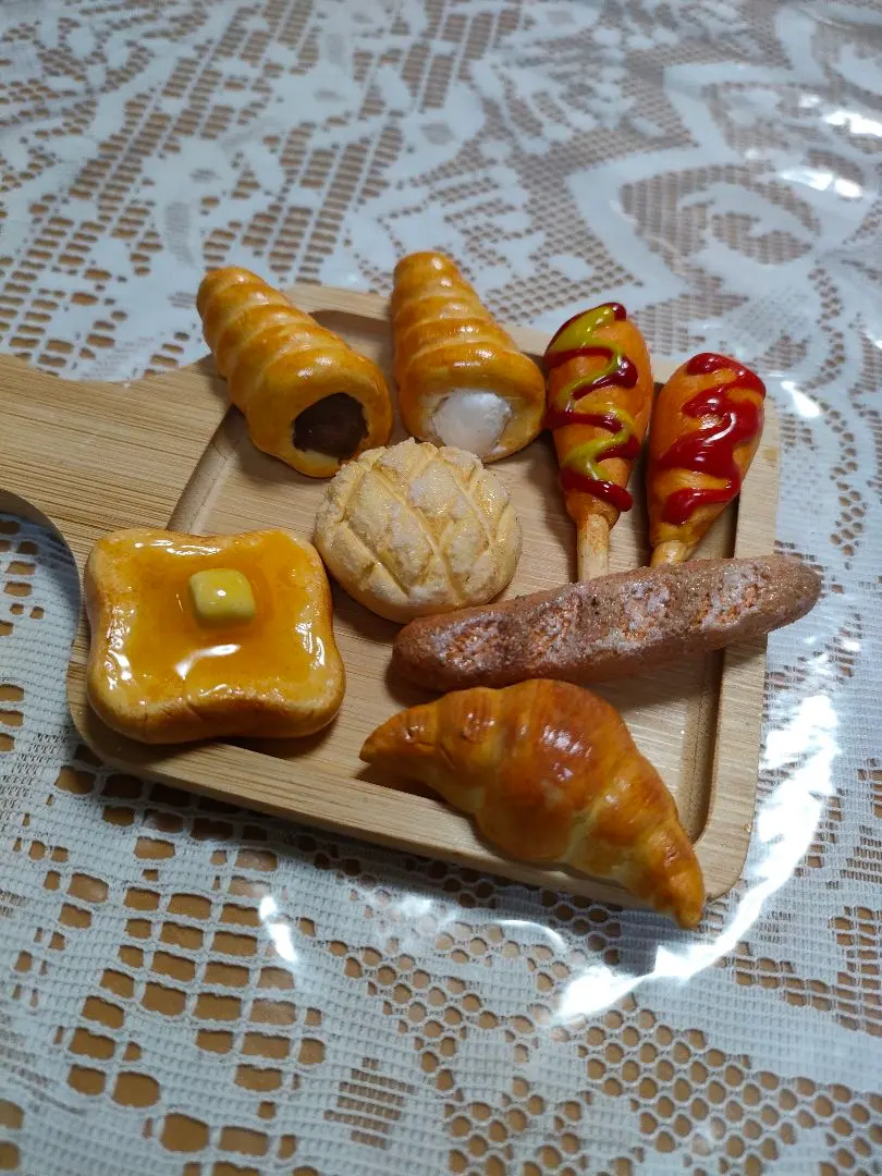 Thumbnail of Miniature bread