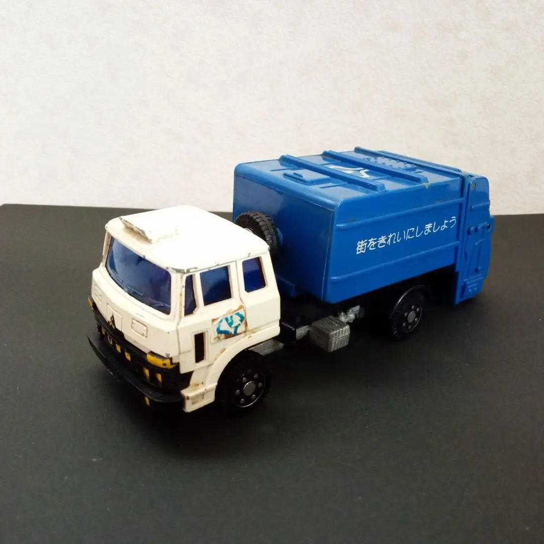 海外のゴミ収集車のミニカー？ 希少 2025最新のスタイル 海外のゴミ収集車のミニカー？ 希少