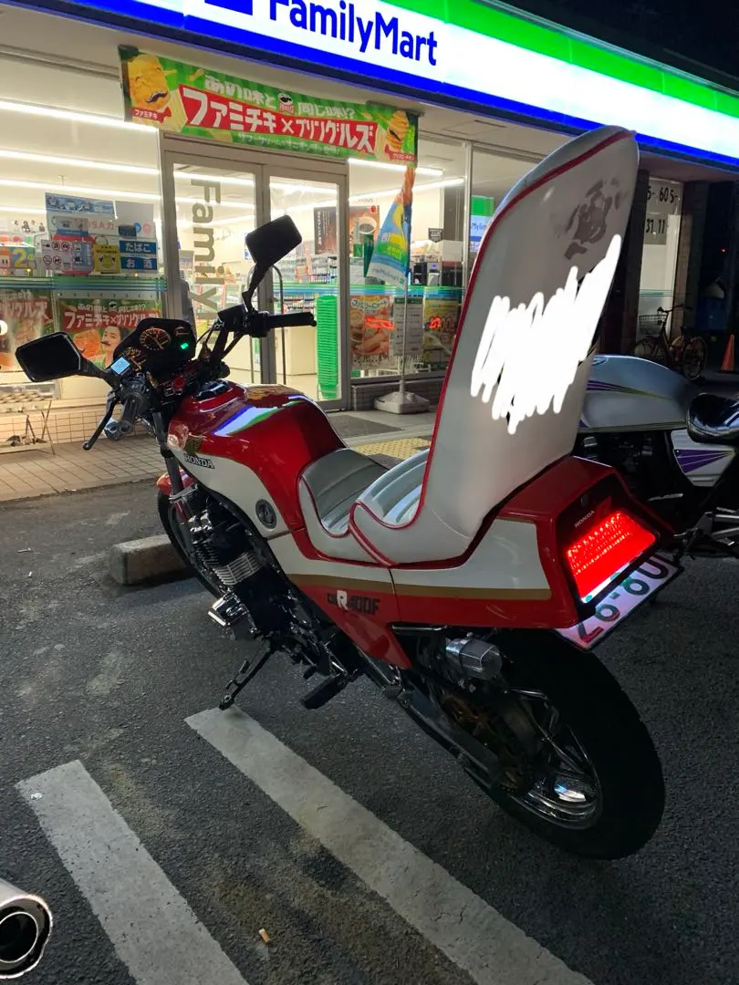 CBR400F 三段シート　60cm エナメル　赤黒　金具付き CBX400F 赤エナメル三段シート 旧車 族 60cm