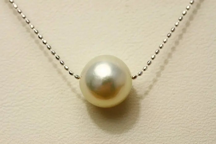 Thumbnail of South Sea White Pearl Through Pearl Necklace b0318dez01