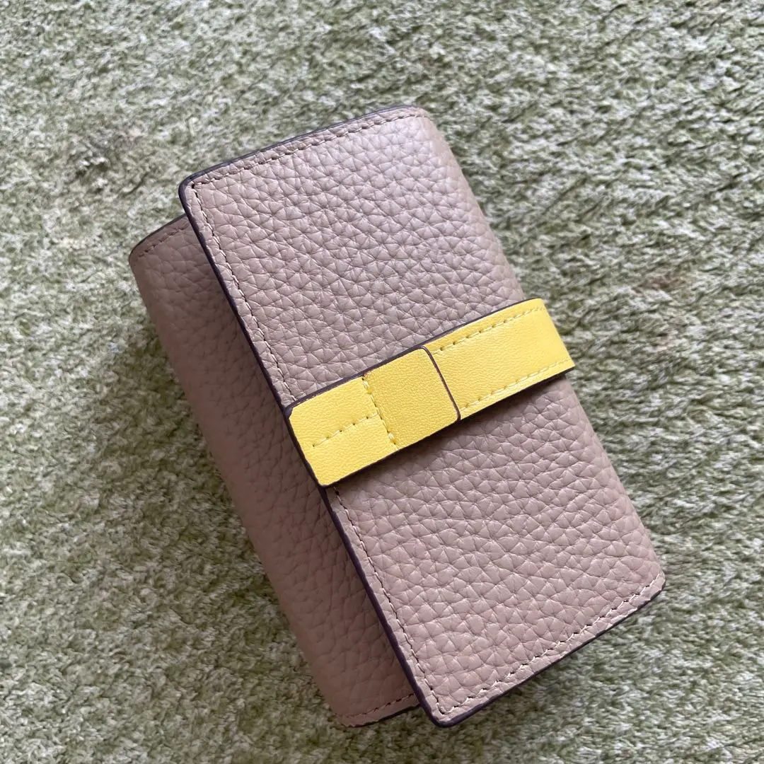 Thumbnail of Beige wallet, bi-fold, multi-functional