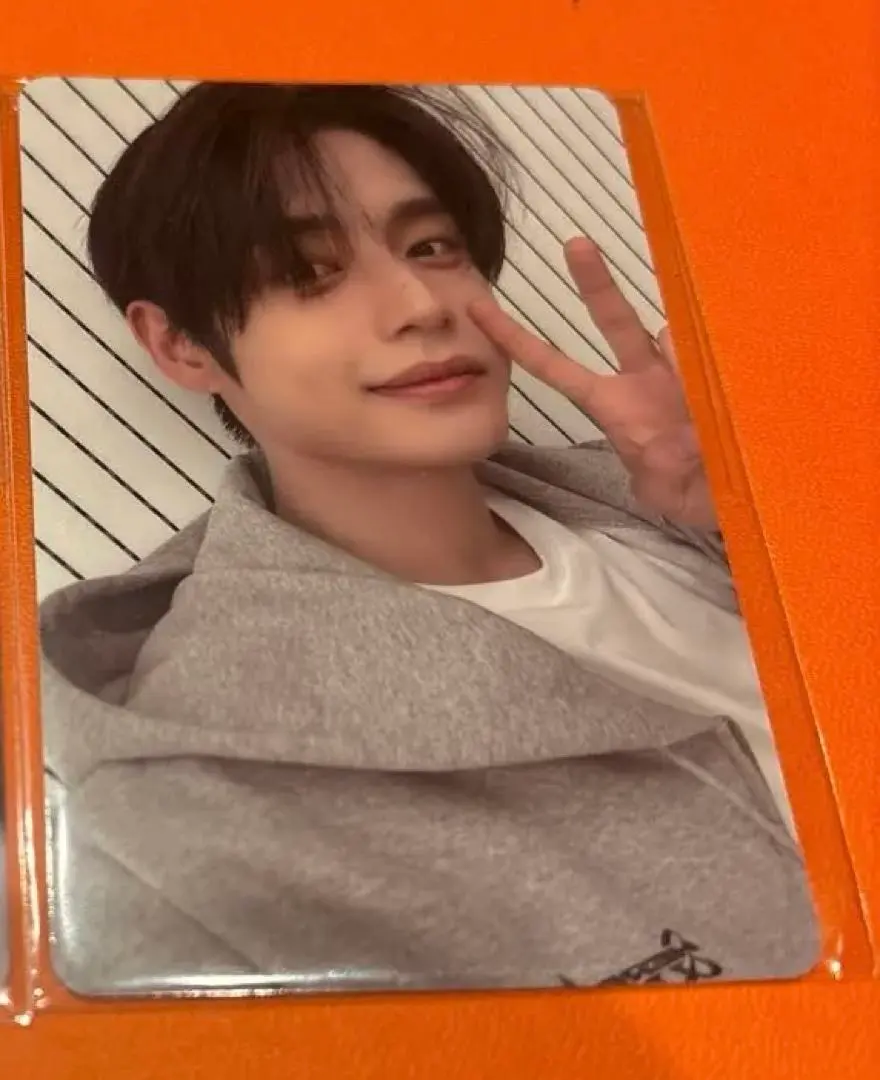 ZB1 ZEROBASEONE 首爾演唱會 小卡 帽T 連帽衫 金地雄 的縮圖