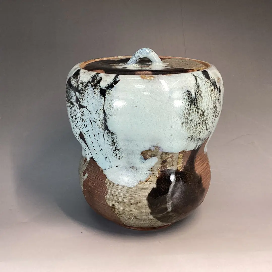水指■阿漕窯 阿漕焼 菱形 漆器の蓋 飴釉 白雪釉 茶道具 骨董 茶器 古美術■ 水指 阿漕焼 阿漕窯 箱なし 茶道具 陶磁器 伝統工芸品 - メルカリ