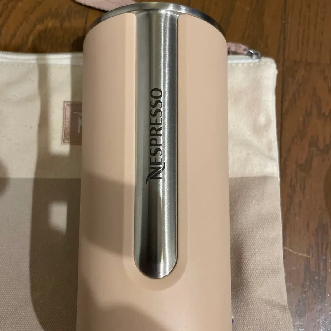 Nespresso 粉色水壺 的縮圖