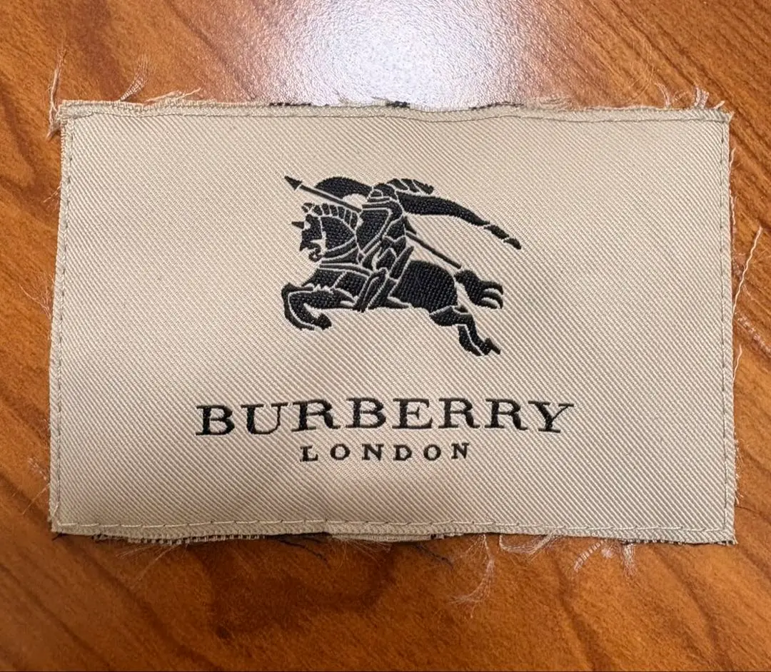 BURBERRY 倫敦標籤 的縮圖
