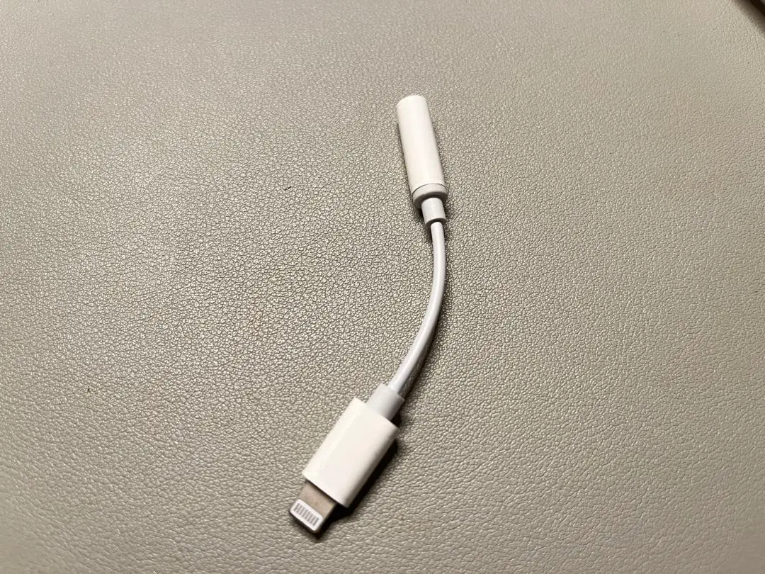 Lightning 轉 3.5mm 轉換器 的縮圖