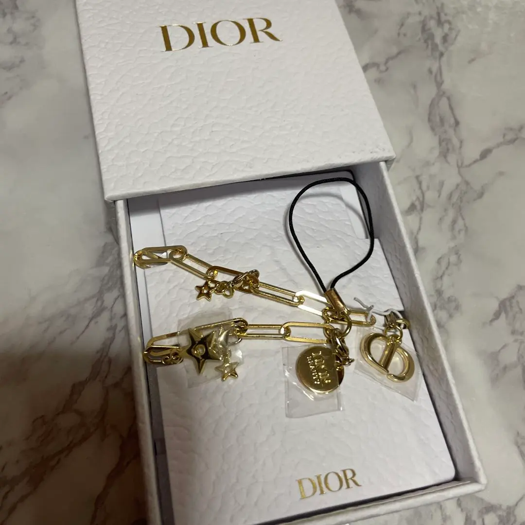 【未使用】Dior クリスチャンディオール　携帯　スマホ　ストラップ Christian Dior 新古品 クリスチャン ディオール スター 星 ロゴ