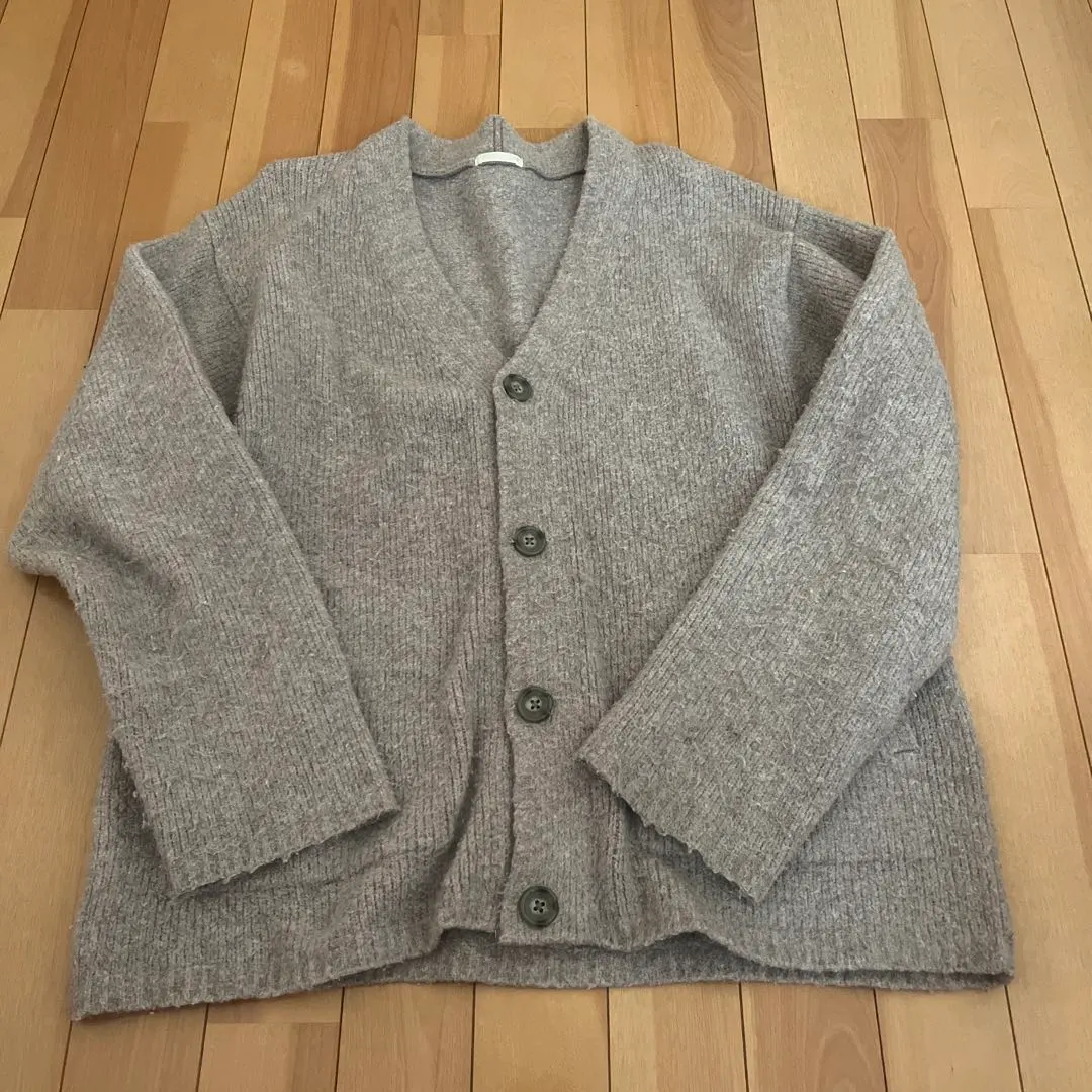 灰色 針織 V 領 開襟毛衣 的縮圖