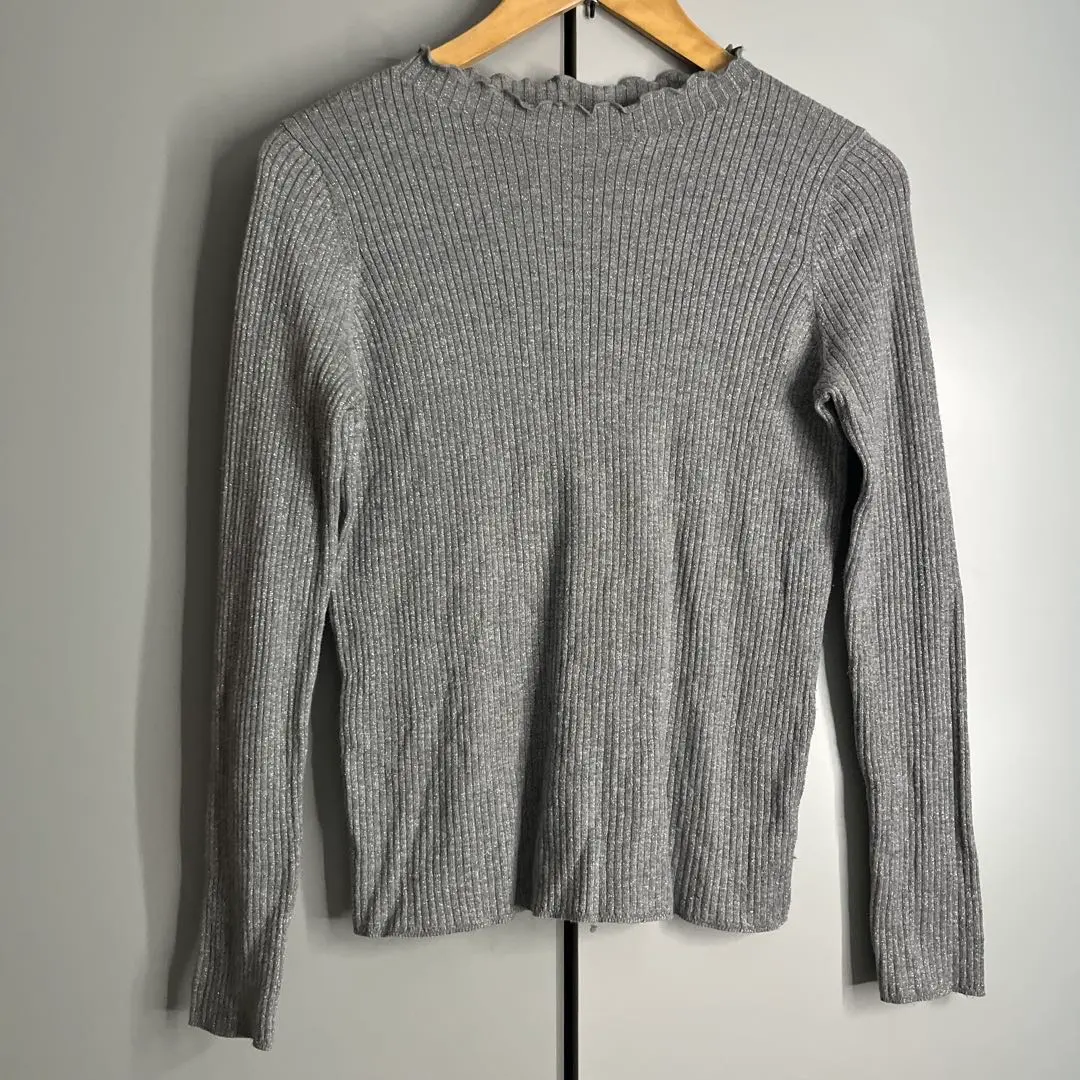 UNIQLO/優衣庫 羅紋荷葉邊領長袖上衣 灰色 銀色 的縮圖