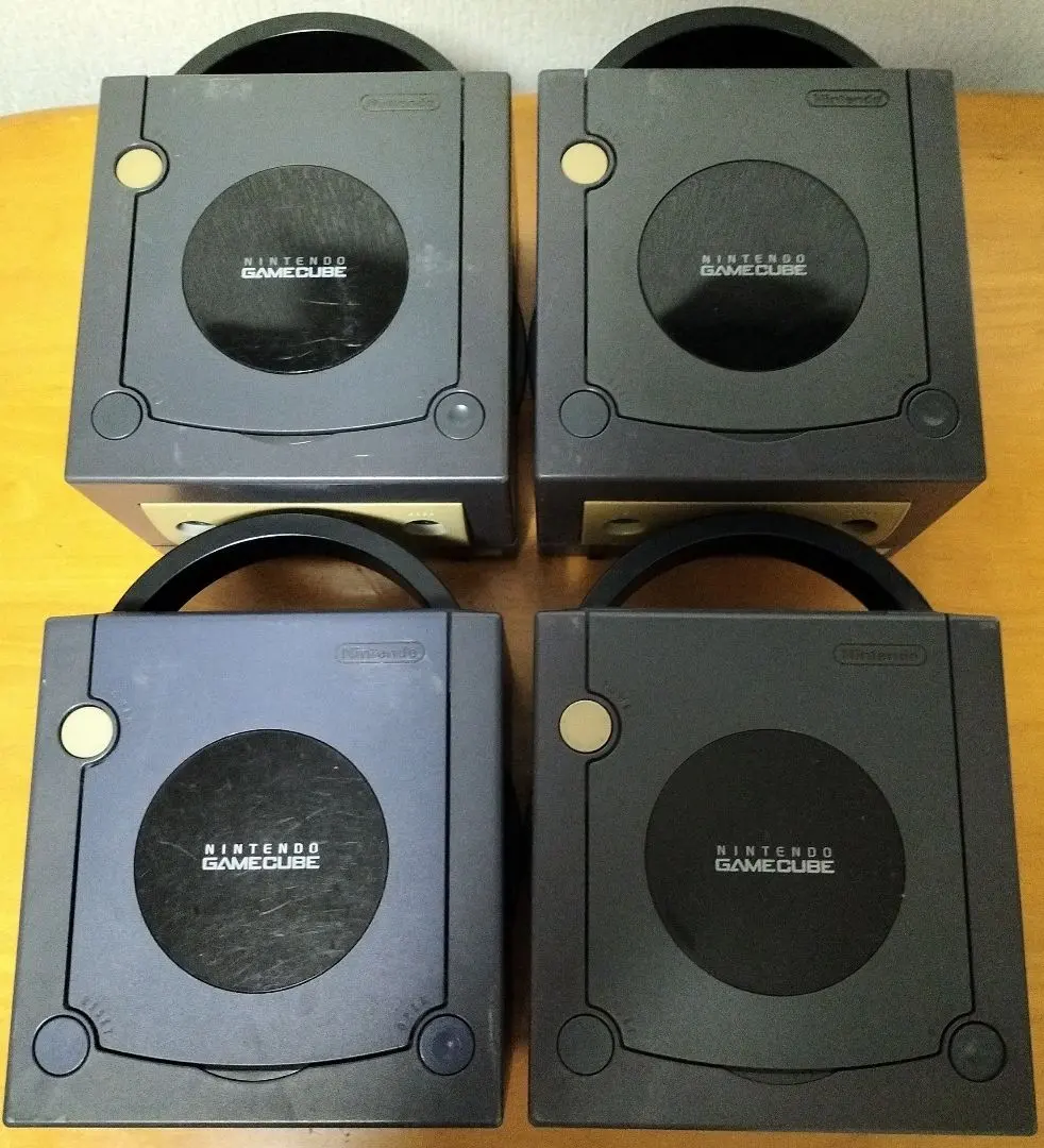 Thumbnail of Junk GameCube console, set of 4, Violet