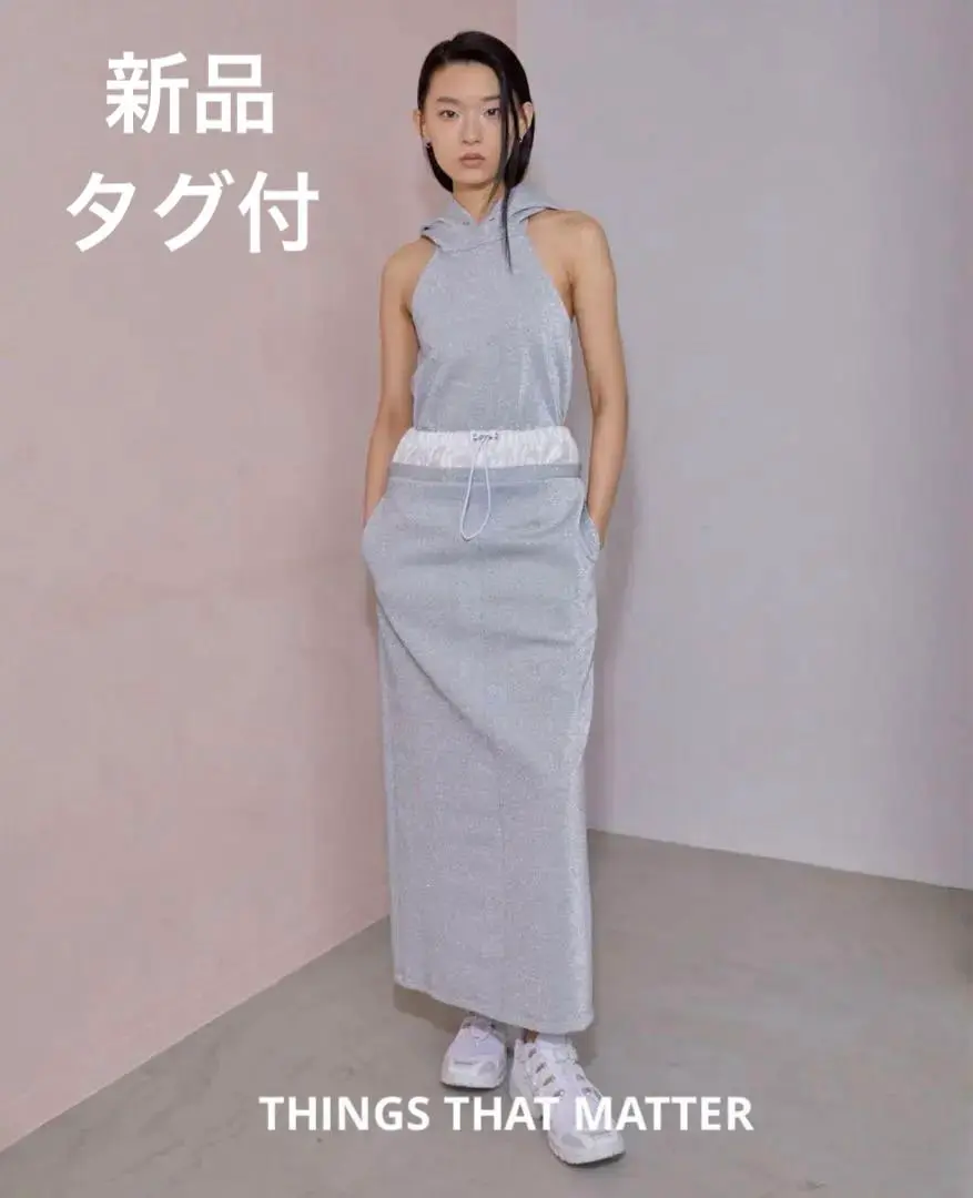 THINGS THAT MATTER アートプリント フーディ ダークグレー THINGS THAT MATTER アートプリント フーディ ダークグレー