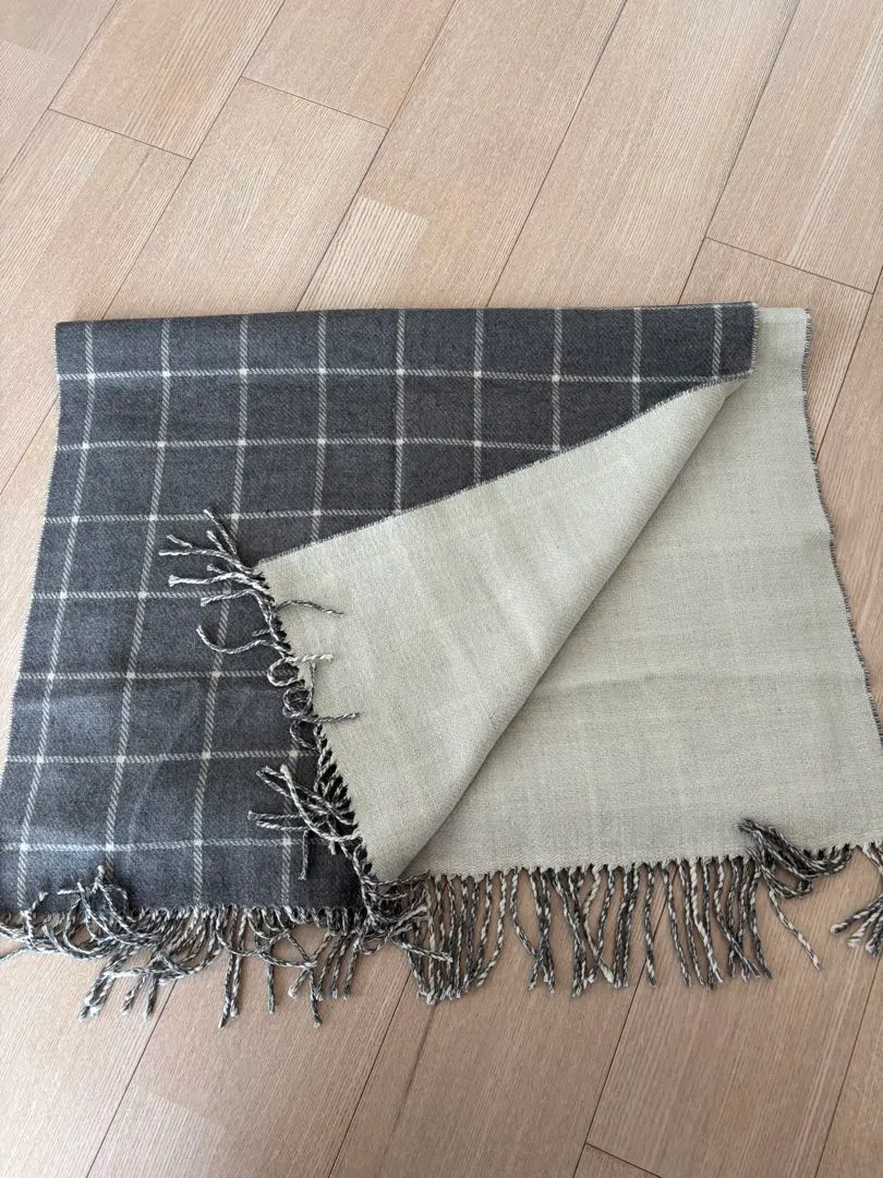 Thumbnail of Muffler, gray check pattern, beige