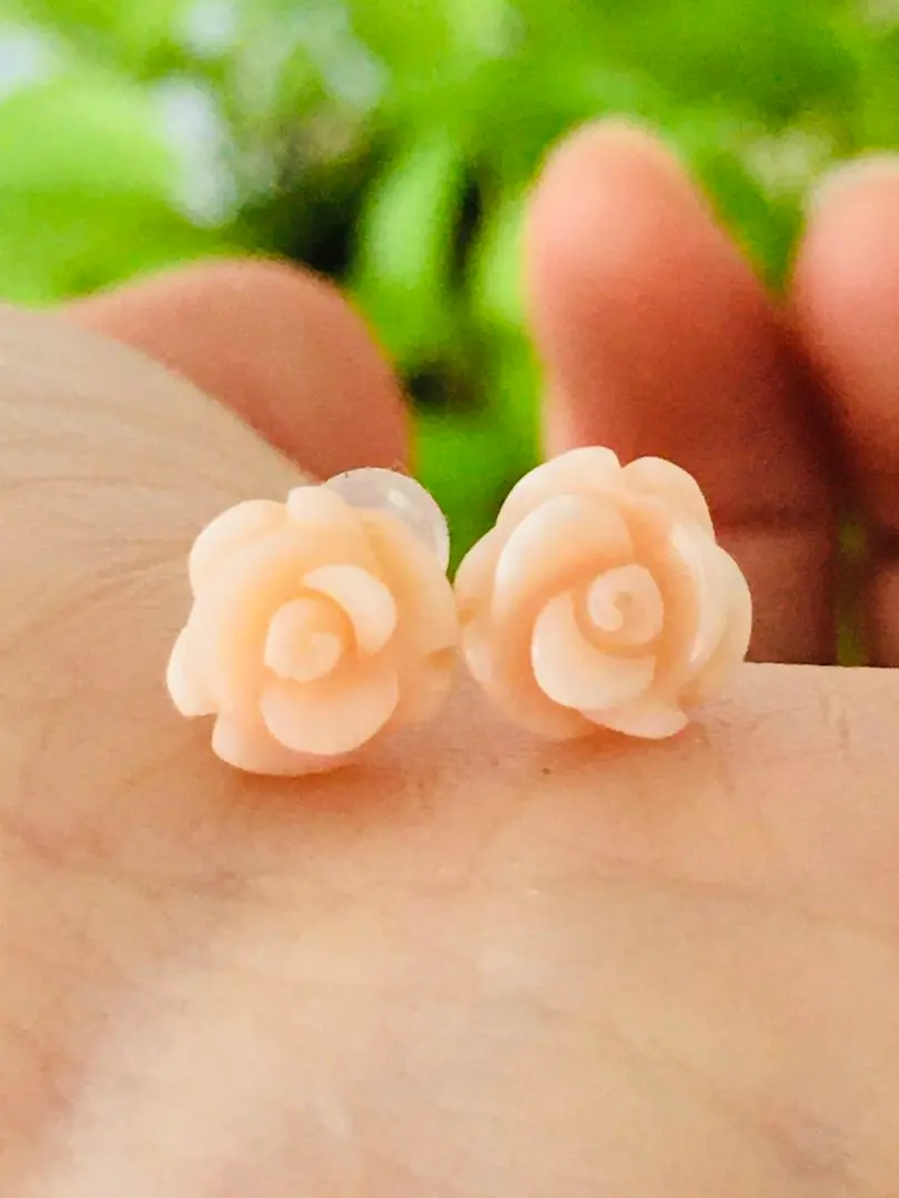 珊瑚 薔薇の花デザイン ピアス 止め金具K18 珊瑚 薔薇の花デザイン ピアス 止め金具K18
