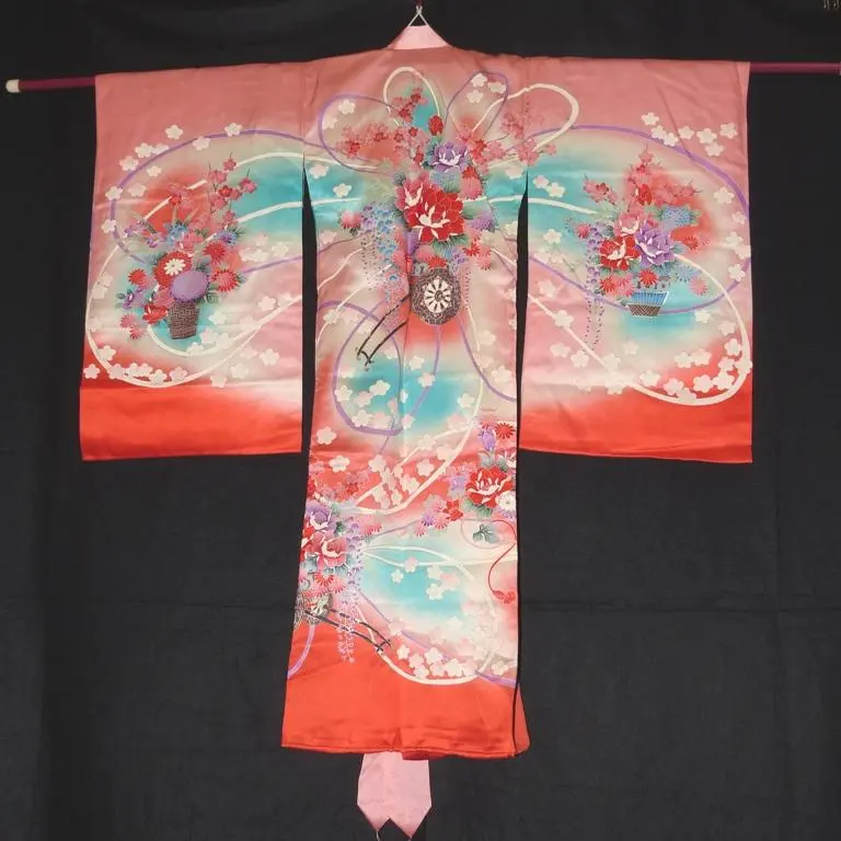 Thumbnail of Shichi-Go-San (7-5-3 Festival) Pink Gosho-guruma (Imperial Carriage) Plum Chrysanthemum Flowers + Juban (Under-kimono) Chemical Fiber, Length Approximately 97cm+, Made in Japan, Superb Condition, Near Mint