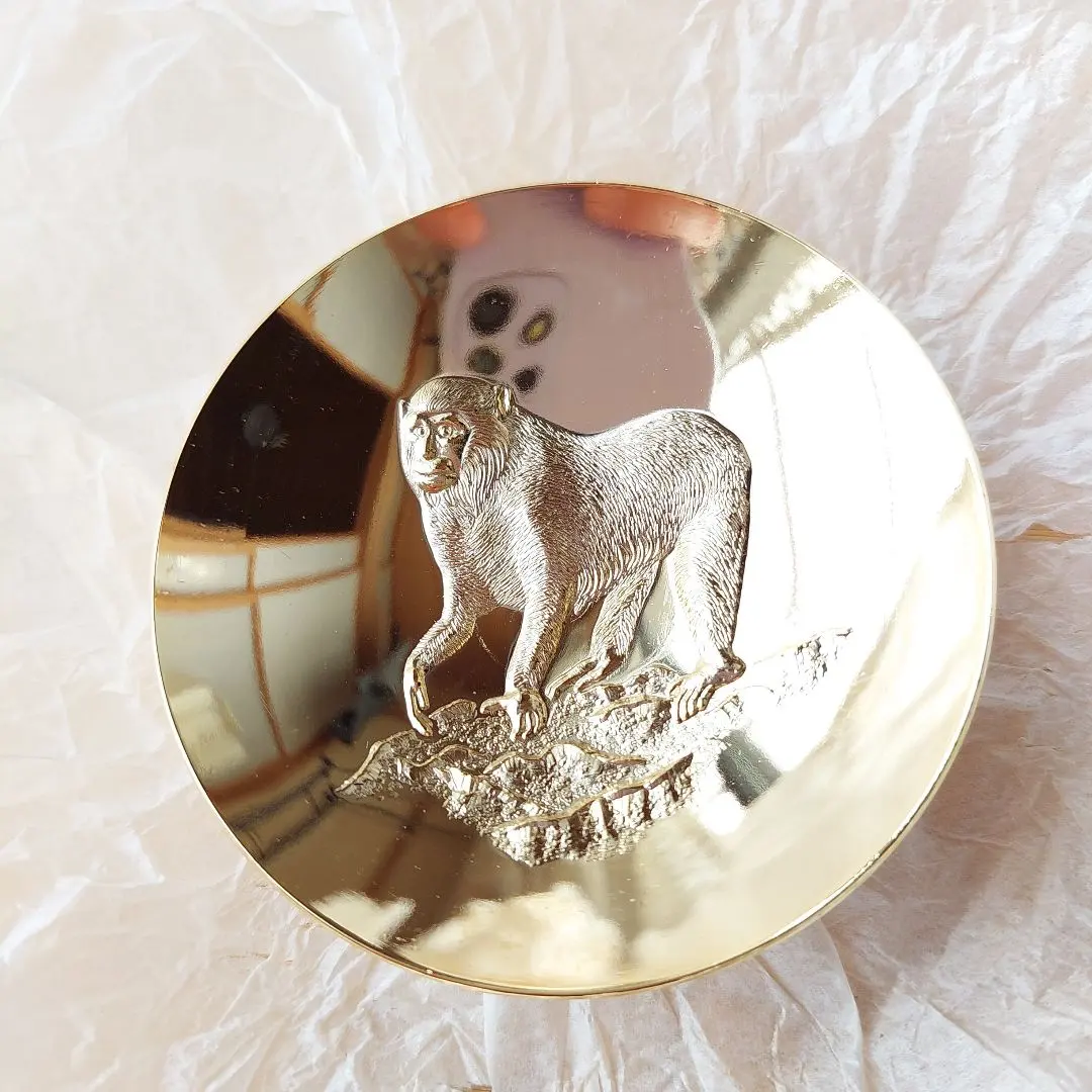 金色猿雕刻酒杯 的縮圖