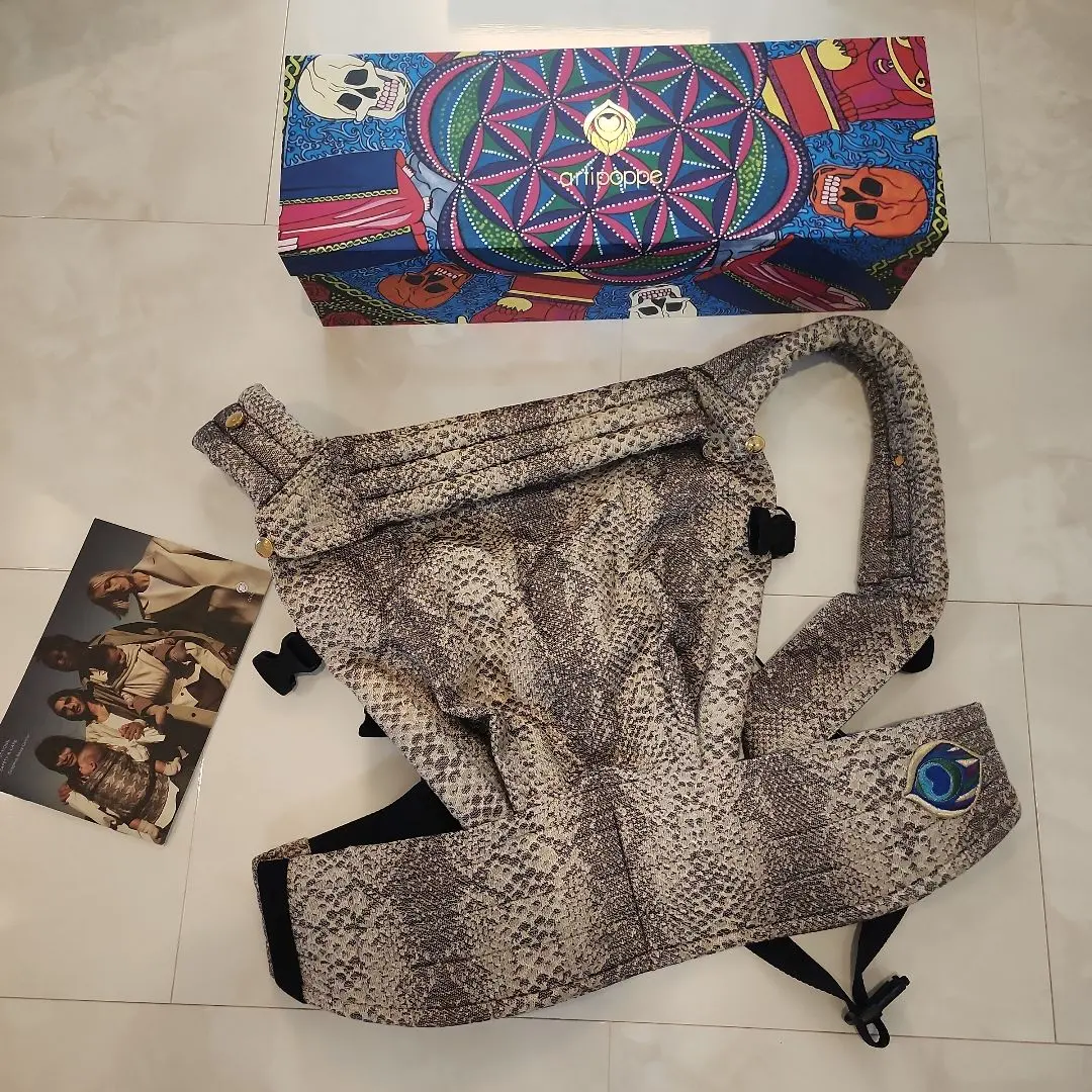 Artipoppe 嬰兒背帶 蛇月snake moon 附配件 的縮圖