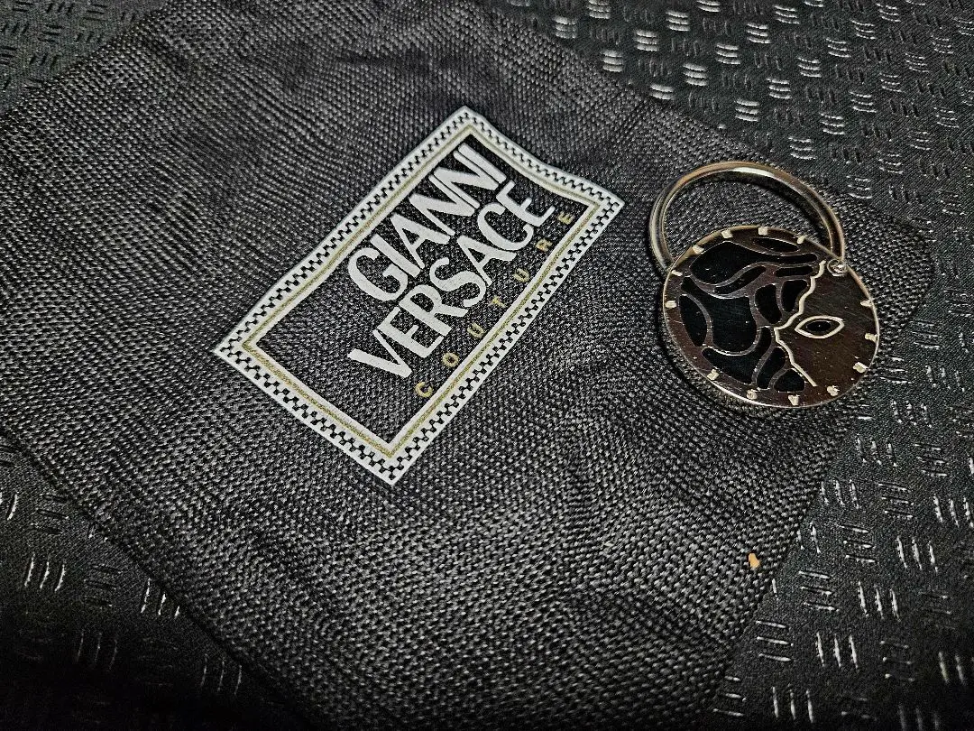美品✨versace キーリング キーホルダー メデューサ グレカ ロゴ VERSACE 'La Medusa' Designer Silicone Charm / Key Ring Chain