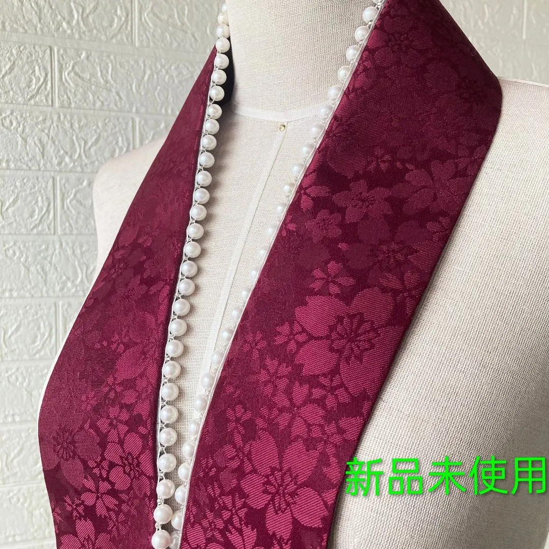 Thumbnail of Kasaneri-eri (layered collar), Date-eri (decorative collar), Kazari-eri (ornamental collar), Furisode (long-sleeved kimono), Hakama (pleated skirt), Homongi (visiting kimono), Pearl, Kimono, Yukata (summer kimono), Japanese accessories, Han-eri (half collar), Obiage (sash tie), Graduation ceremony, Coming-of-Age ceremony