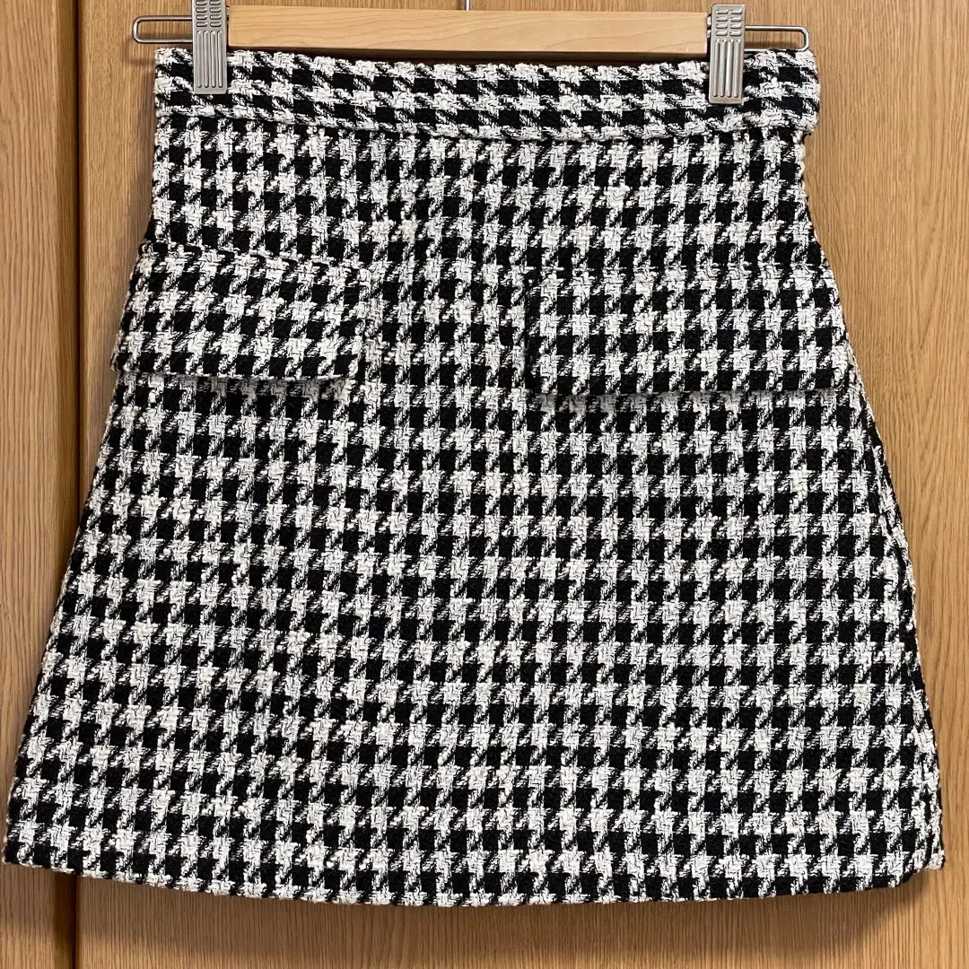 Thumbnail of H&M Checkered Tight Skirt Size 36 Tweed Skirt