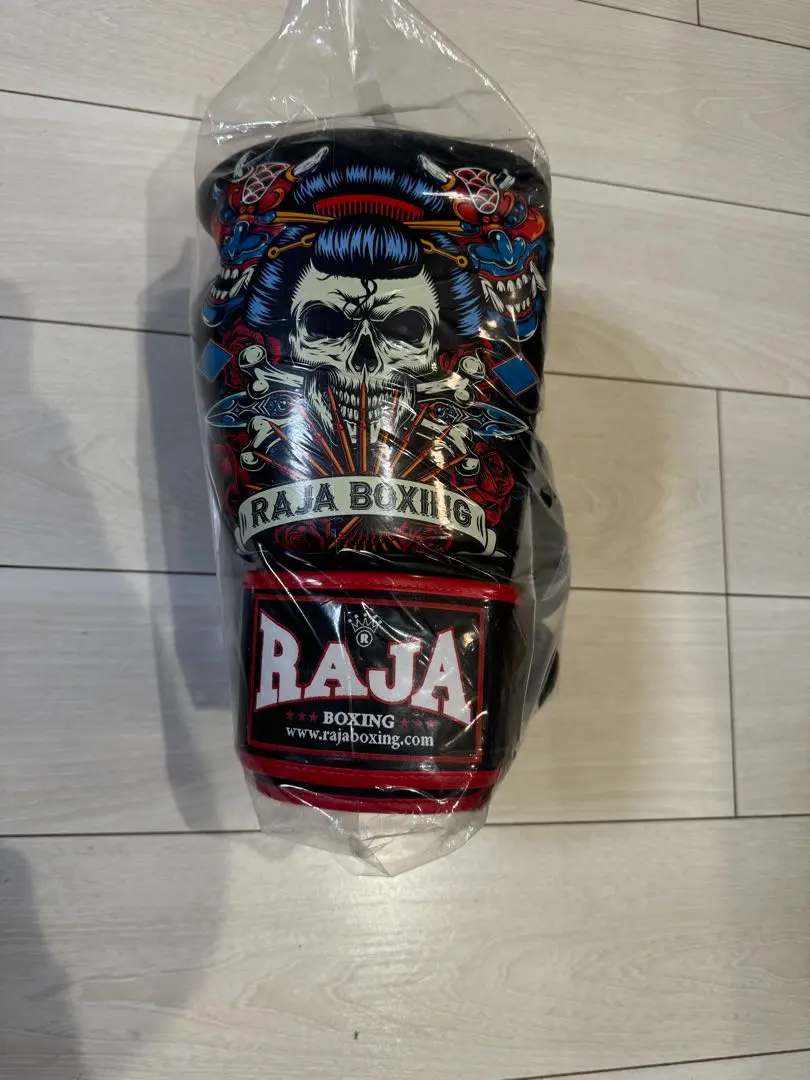 新品　RAJA グローブ 16oz ラジャ　白赤黒　本革製　マジック式 RAJA ラジャ キックボクシンググローブ Raja Fancy Carp カープ