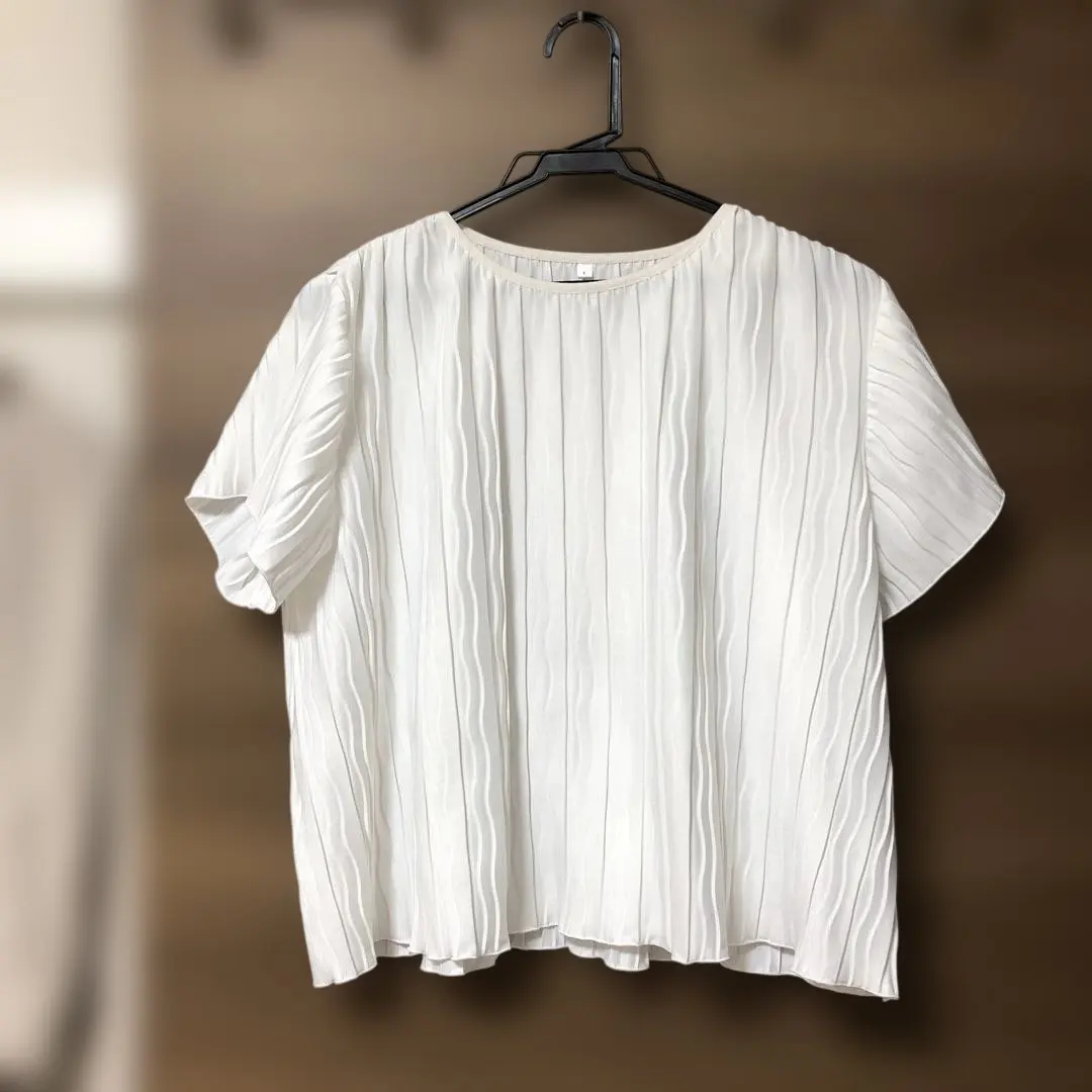 Thumbnail of Maternity White Pleated Design Top, Size L