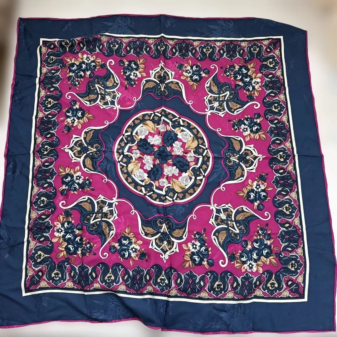 花紋絲巾 的縮圖