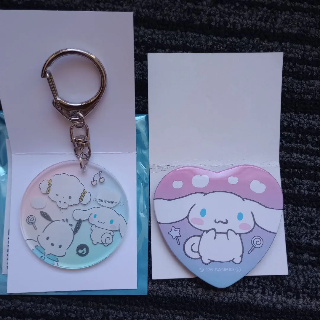Thumbnail of Sanrio Trading Acrylic Keyholder & Can Badge, Heart Ver.