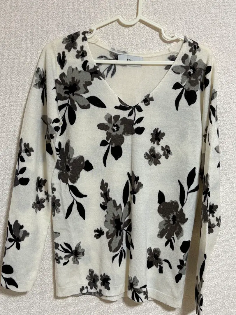 Thumbnail of AZUL BY MOUSSY Flower Print V-Neck Long Sleeve Knit