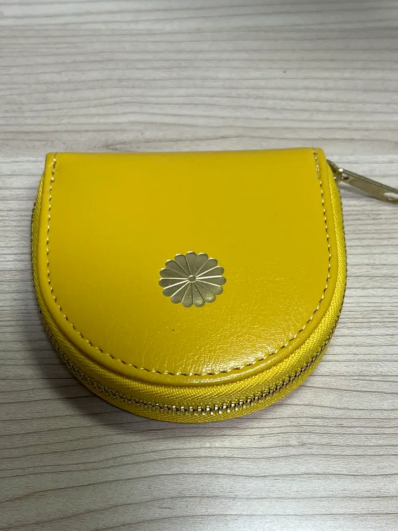 【正規品】皇居限定 菊の御紋入り馬蹄型　ゴールド　シルバー　小銭入れ　希少 皇居限定 菊の御紋入り馬蹄型 ゴールド シルバー 小銭入れ 財布 希少