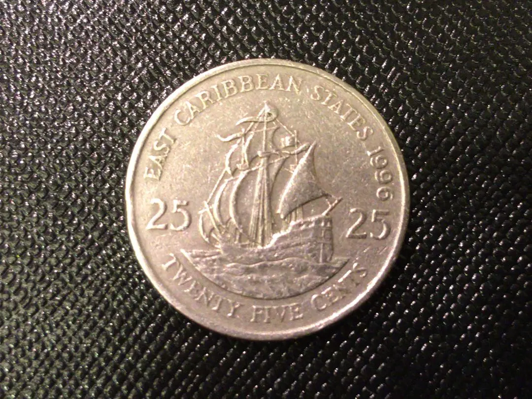 東カリブ諸国（OECS）の 10 種類のコイン：セント、ドル。1955