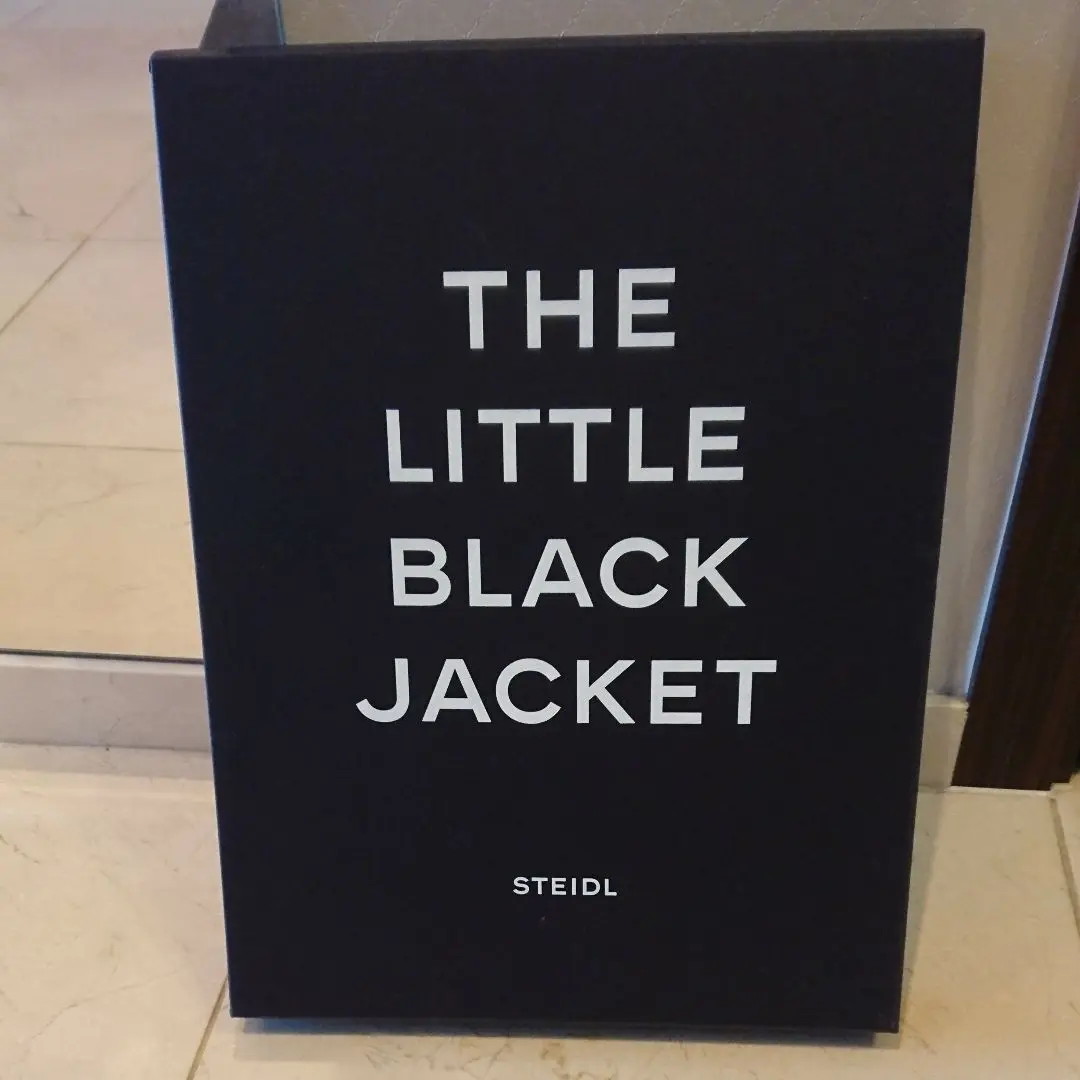 値下げ CHANEL リトルブラックジャケット初版品、絶版レア洋書 値下げ CHANEL リトルブラックジャケット初版品、絶版レア洋書