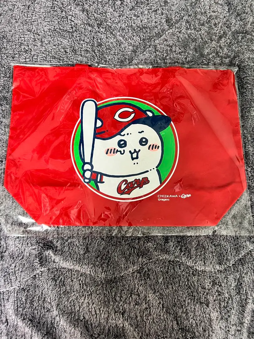 りー　CHIKAWA x Carp トートバッグ　バッジセット　タオル 2025年最新】ちいかわ カープ トートバッグの人気アイテム