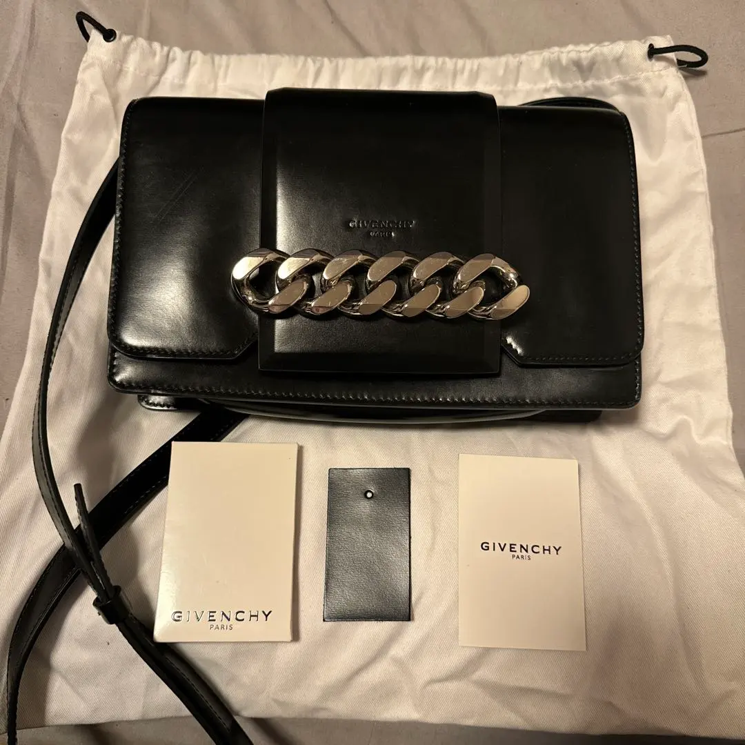 Thumbnail of Final price reduction: Givenchy Infinity shoulder bag
