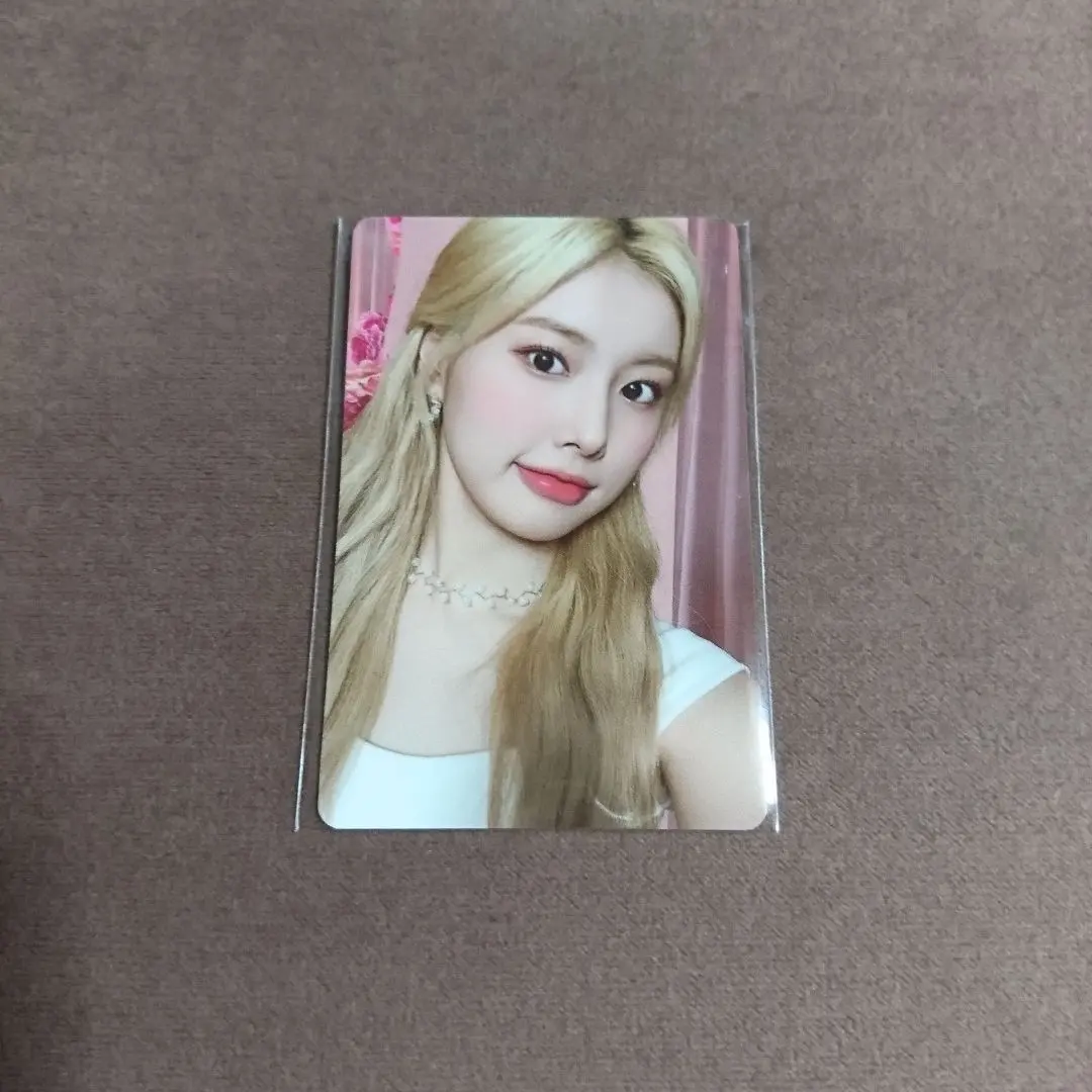 Thumbnail of Wonyoung (IZ*ONE) trading card