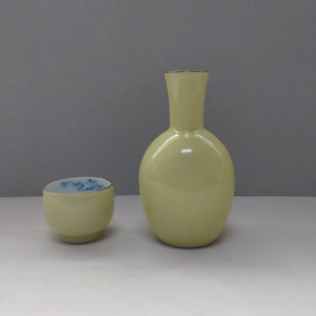 Thumbnail of Arita-yaki (Arita porcelain) by Eizen: Tokkuri (sake bottle) and Ochoko (sake cups) set, with bonus item