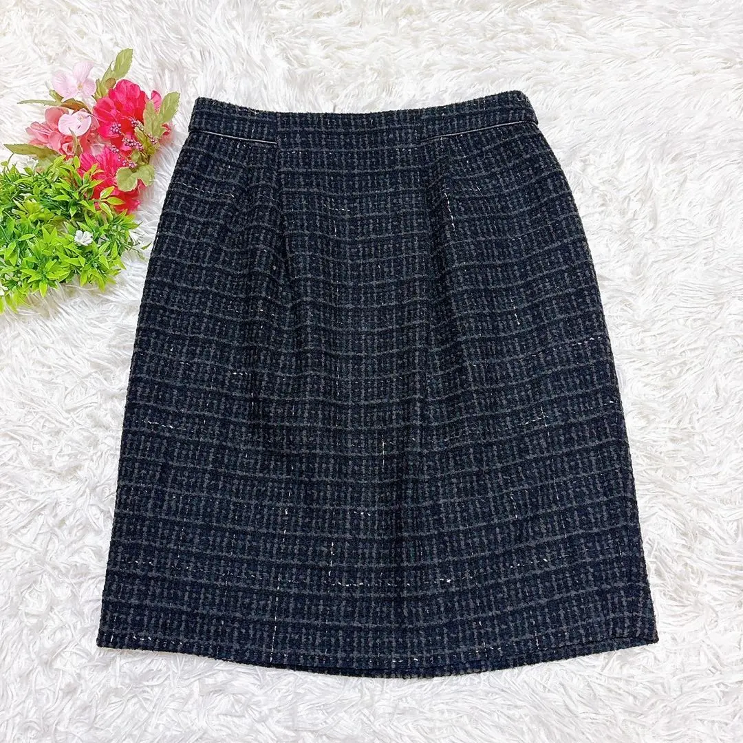 Thumbnail of UNTITLED Knee-length skirt, lined, tweed with glitter (S) Excellent condition